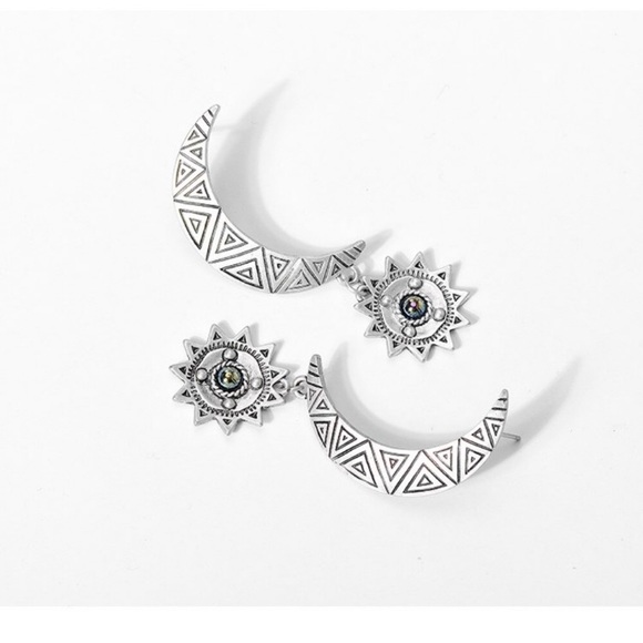 🌙Last pair!🌙Moon Goddess Earrings - Picture 6 of 8